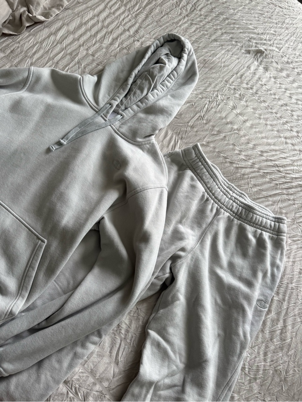 Champion Light Gray Women's Hoodie & Sweatpants Set